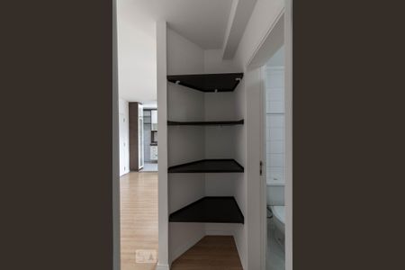 Corredor para quarto de apartamento para alugar com 1 quarto, 36m² em Indianópolis, São Paulo