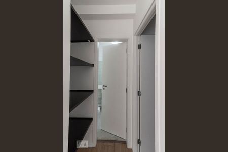 Corredor para quarto de apartamento para alugar com 1 quarto, 36m² em Indianópolis, São Paulo