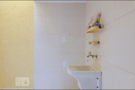 Casa à venda com 96m², 2 quartos e 1 vagaÁrea de serviço