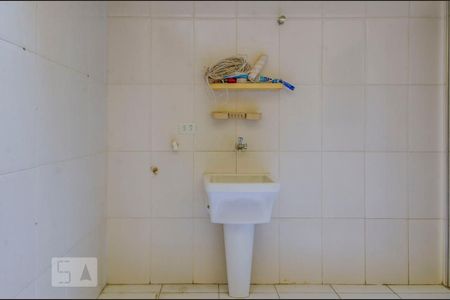 Casa à venda com 96m², 2 quartos e 1 vagaÁrea de serviço