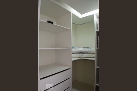 Apartamento à venda com 120m², 3 quartos e 2 vagasCloset da suíte