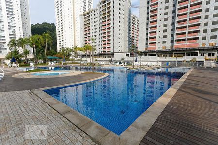 Apartamento para alugar com 95m², 2 quartos e 2 vagasÁrea comum - Piscina