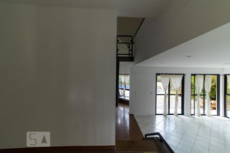 Hall de entrada de casa de condomínio à venda com 3 quartos, 270m² em Alphaville, Santana de Parnaíba
