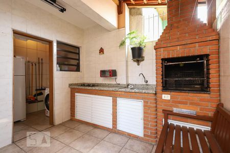 Casa à venda com 130m², 4 quartos e 2 vagasQuintal