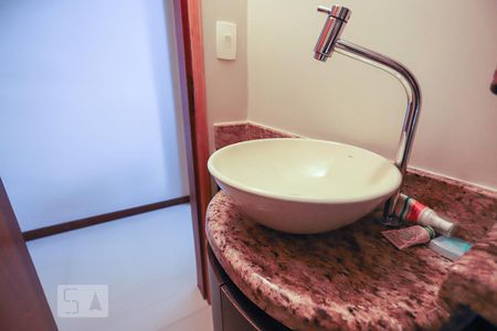 Casa à venda com 130m², 4 quartos e 2 vagasLavabo