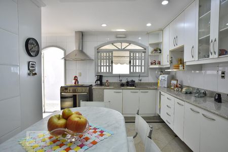 Casa à venda com 500m², 4 quartos e 5 vagasCozinha