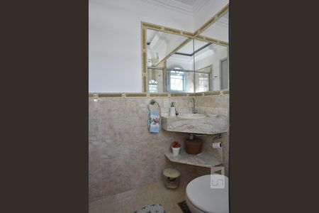 Casa à venda com 500m², 4 quartos e 5 vagasBanheiro da Suíte 1