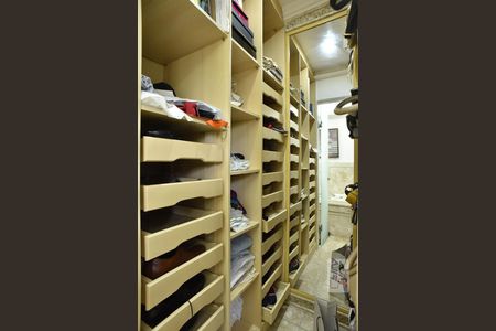 Casa à venda com 500m², 4 quartos e 5 vagasCloset da Suíte 2