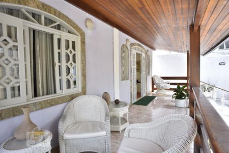 Varanda de casa à venda com 4 quartos, 500m² em Tanque, Rio de Janeiro