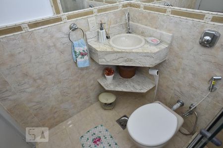 Casa à venda com 500m², 4 quartos e 5 vagasBanheiro da Suíte 1