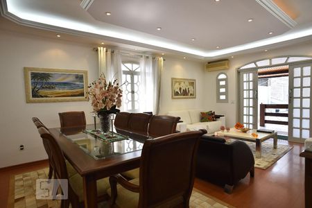 Sala de casa à venda com 4 quartos, 500m² em Tanque, Rio de Janeiro