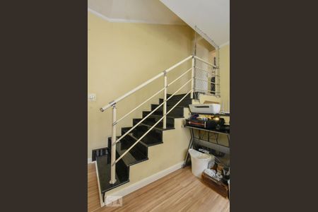 Casa à venda com 150m², 3 quartos e 2 vagasEscada