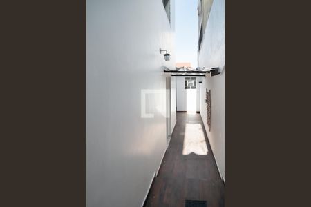 Casa à venda com 150m², 3 quartos e 2 vagas Casa à venda com 150m², 3 quartos e 2 vagasCorredor Lateral