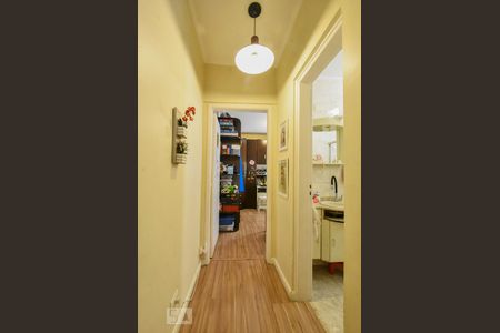 Casa à venda com 150m², 3 quartos e 2 vagasCorredor