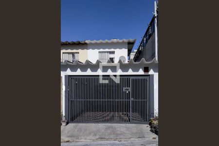 Casa à venda com 150m², 3 quartos e 2 vagas Casa à venda com 150m², 3 quartos e 2 vagasFachada