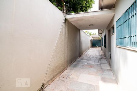 Casa à venda com 200m², 3 quartos e 6 vagasGaragem Lateral