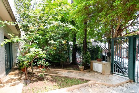 Casa à venda com 200m², 3 quartos e 6 vagasGaragem Frente / Jardim