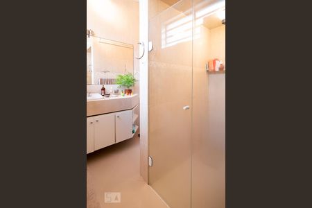 Casa à venda com 200m², 3 quartos e 6 vagasBanheiro Quarto 3 - Suíte