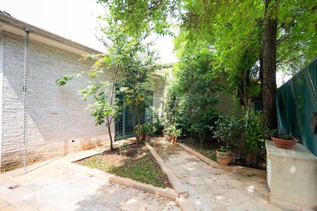 Casa à venda com 200m², 3 quartos e 6 vagasGaragem Frente / Jardim