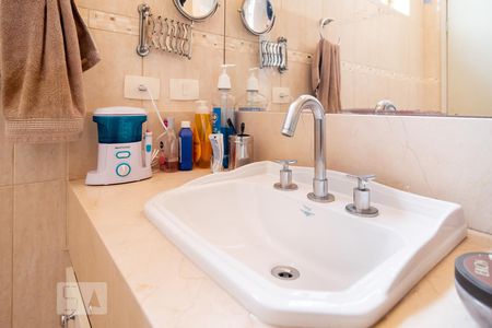 Casa à venda com 200m², 3 quartos e 6 vagasBanheiro Quarto 3 - Suíte