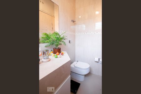 Casa à venda com 200m², 3 quartos e 6 vagasBanheiro Quarto 3 - Suíte