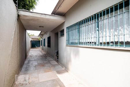 Casa à venda com 200m², 3 quartos e 6 vagasGaragem Lateral