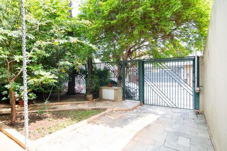 Casa à venda com 200m², 3 quartos e 6 vagasGaragem Frente / Jardim