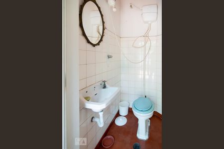 Casa à venda com 200m², 3 quartos e 6 vagasBanheiro de Serviço