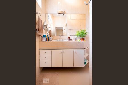 Casa à venda com 200m², 3 quartos e 6 vagasBanheiro Quarto 3 - Suíte