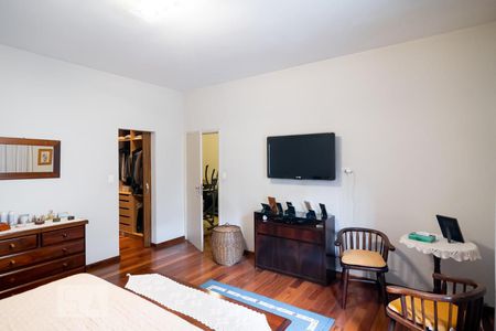 Casa à venda com 200m², 3 quartos e 6 vagasQuarto 3 - Suíte