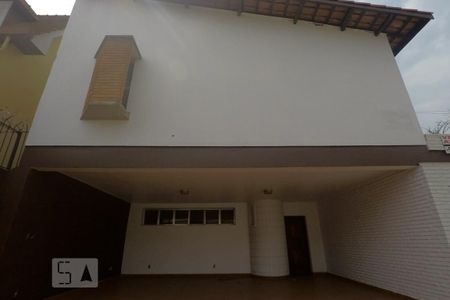 Casa para alugar com 300m², 3 quartos e 4 vagasFachada