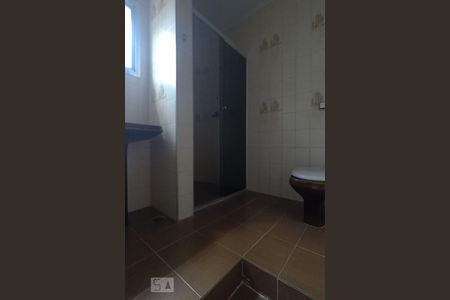 Casa para alugar com 300m², 3 quartos e 4 vagasBanheiro da Suíte 1