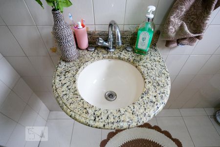 Lavabo de casa para alugar com 4 quartos, 188m² em Jardim Monjolo, São Paulo