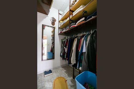 Casa para alugar com 188m², 4 quartos e 2 vagas Casa para alugar com 188m², 4 quartos e 2 vagasCloset da suíte