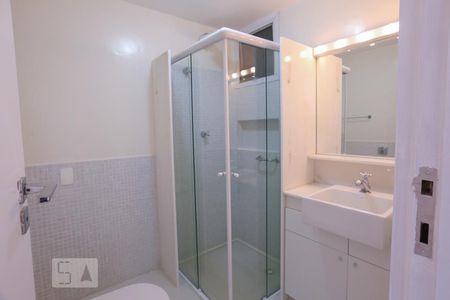 Apartamento para alugar com 130m², 2 quartos e 1 vaga Apartamento para alugar com 130m², 2 quartos e 1 vagaBanheiro da Suíte