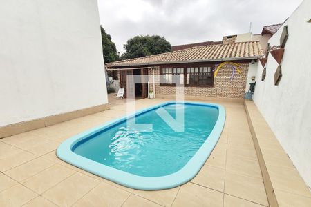 Casa à venda com 250m², 3 quartos e 3 vagas Casa à venda com 250m², 3 quartos e 3 vagasPiscina