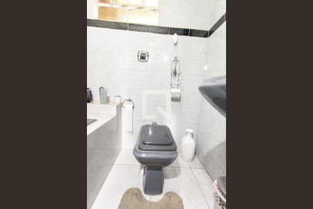 Casa à venda com 250m², 3 quartos e 3 vagas Casa à venda com 250m², 3 quartos e 3 vagasBanheiro da Suíte