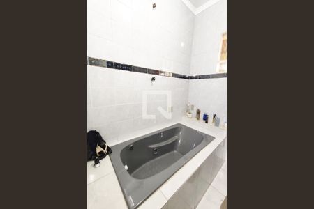 Casa à venda com 250m², 3 quartos e 3 vagas Casa à venda com 250m², 3 quartos e 3 vagasBanheiro da Suíte