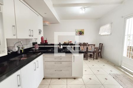 Casa à venda com 250m², 3 quartos e 3 vagas Casa à venda com 250m², 3 quartos e 3 vagasCozinha