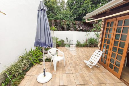 Casa à venda com 250m², 3 quartos e 3 vagas Casa à venda com 250m², 3 quartos e 3 vagasPátio