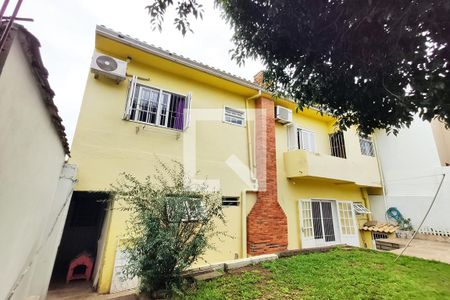 Casa à venda com 250m², 3 quartos e 3 vagas Casa à venda com 250m², 3 quartos e 3 vagasFundos