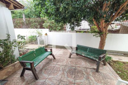 Casa à venda com 250m², 3 quartos e 3 vagas Casa à venda com 250m², 3 quartos e 3 vagasPátio