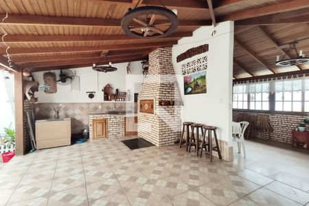 Casa à venda com 250m², 3 quartos e 3 vagas Casa à venda com 250m², 3 quartos e 3 vagasQuiosque