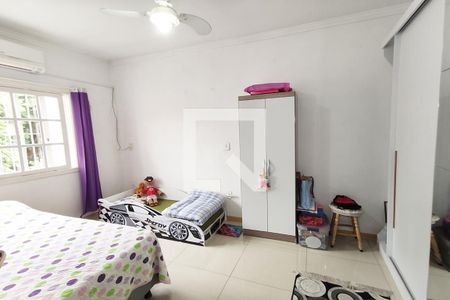 Casa à venda com 250m², 3 quartos e 3 vagas Casa à venda com 250m², 3 quartos e 3 vagasQuarto 4