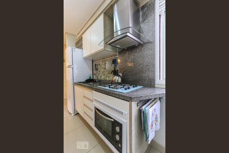 Cozinha e Área de Serviço de apartamento para alugar com 3 quartos, 92m² em Humaitá, Porto Alegre