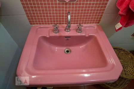 Casa à venda com 338m², 3 quartos e 2 vagasBanheiro 1