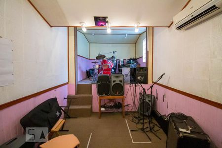 Casa à venda com 338m², 3 quartos e 2 vagasStudio 