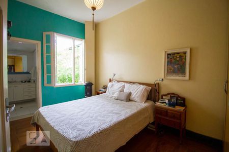 Casa à venda com 338m², 3 quartos e 2 vagasSuíte