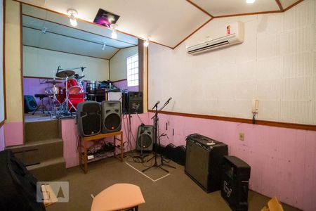 Casa à venda com 338m², 3 quartos e 2 vagasStudio 