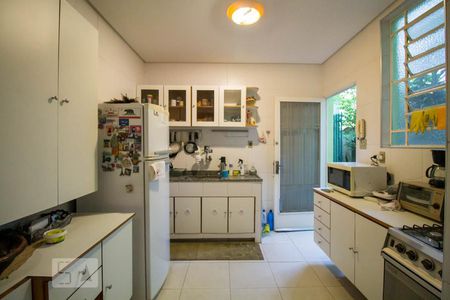 Casa à venda com 338m², 3 quartos e 2 vagasCozinha 